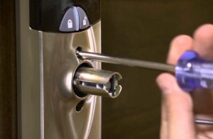 Когда необходимо экстренное вскрытие замка в квартире